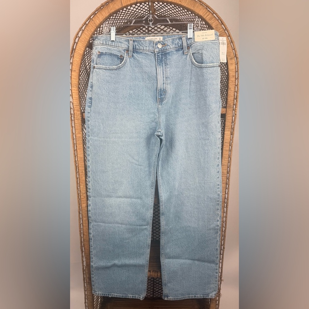 Abercrombie High Rise 90s Relaxed Jeans 33 NWT Light Wash Straight Denim - Picture 7 of 10